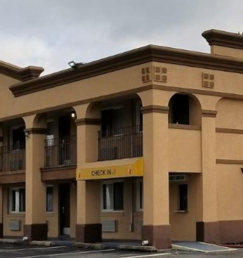 Travelodge By Wyndham Bellmawr Exterior photo